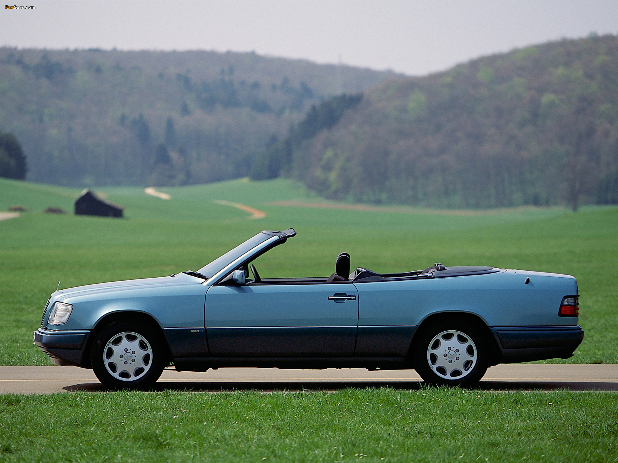 Pictures of Mercedes-Benz E 220 Cabrio (A124) 1993–96 (2048 x 1536)