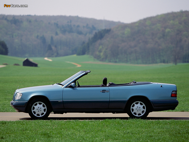 Pictures of Mercedes-Benz E 220 Cabrio (A124) 1993–96 (800 x 600)