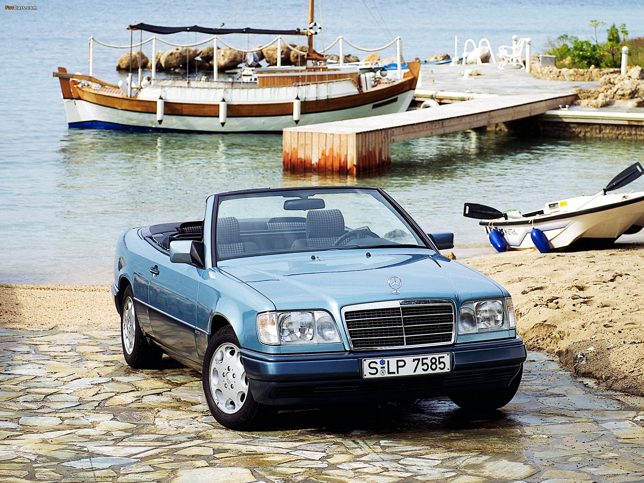 Pictures of Mercedes-Benz E 220 Cabrio (A124) 1993–96 (2048 x 1536)