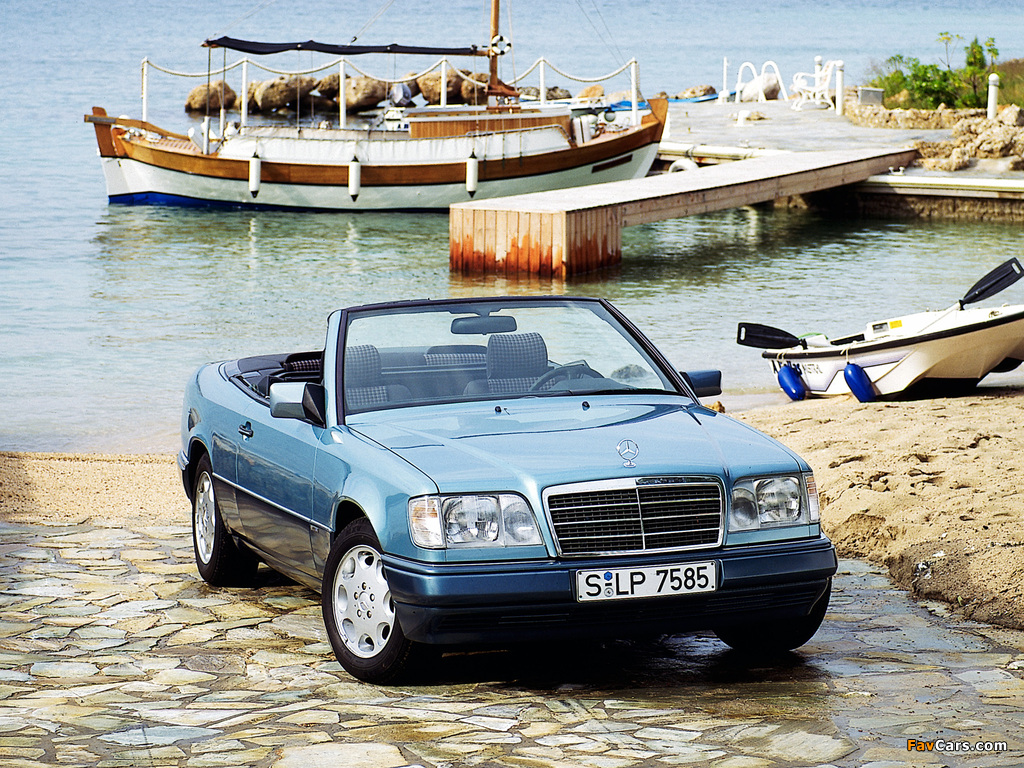 Pictures of Mercedes-Benz E 220 Cabrio (A124) 1993–96 (1024 x 768)