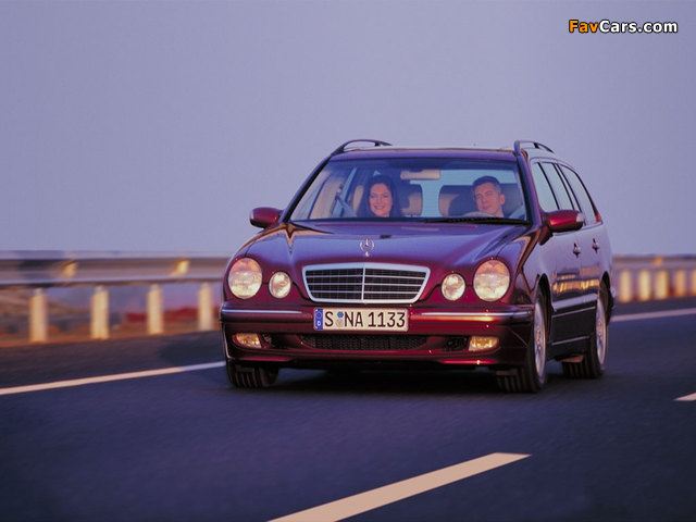 Pictures of Mercedes-Benz E 270 CDI Estate (S210) 1999–2002 (640 x 480)
