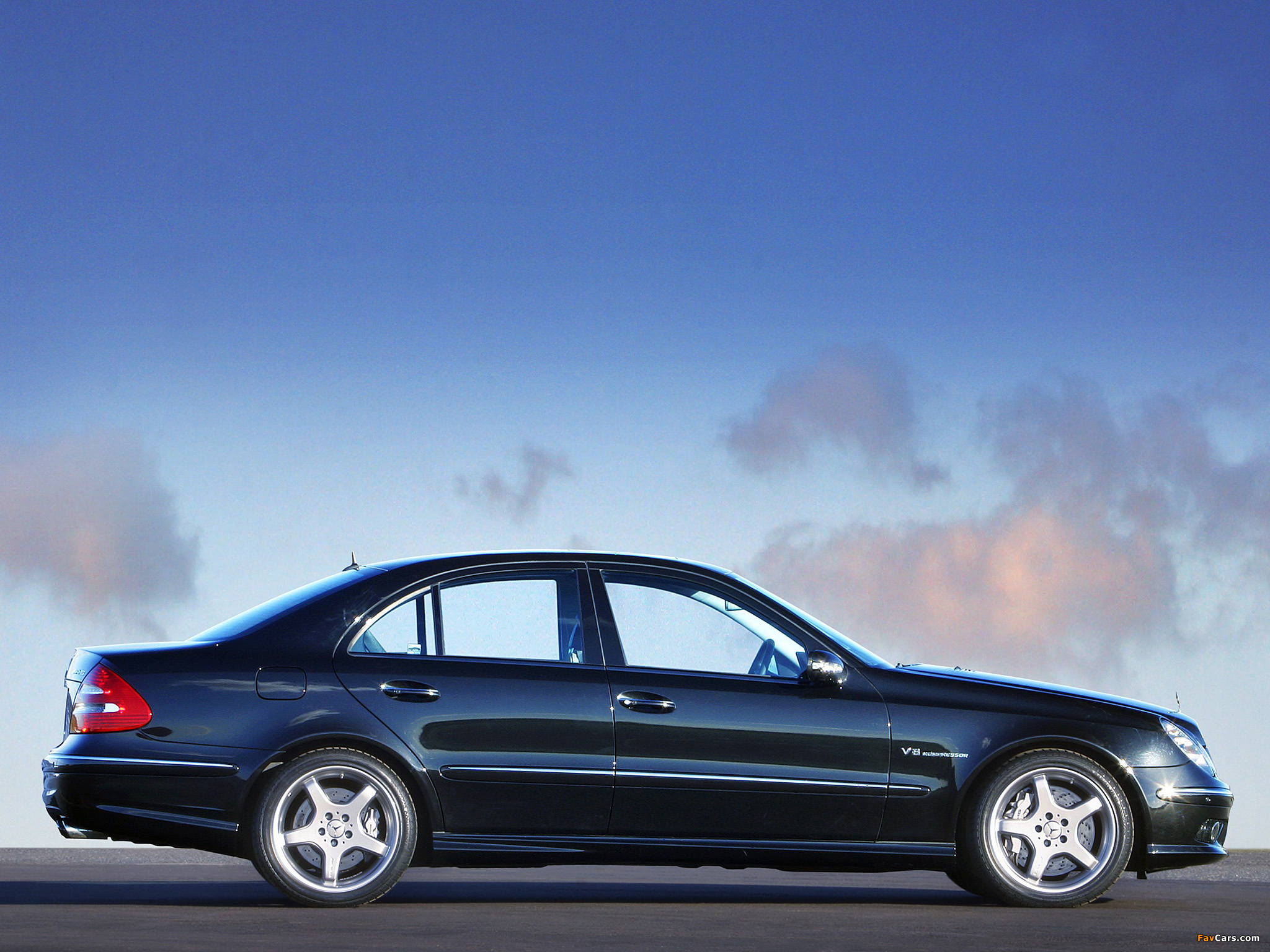 Pictures of Mercedes-Benz E 55 AMG UK-spec (W211) 2002–06 (2048 x 1536)