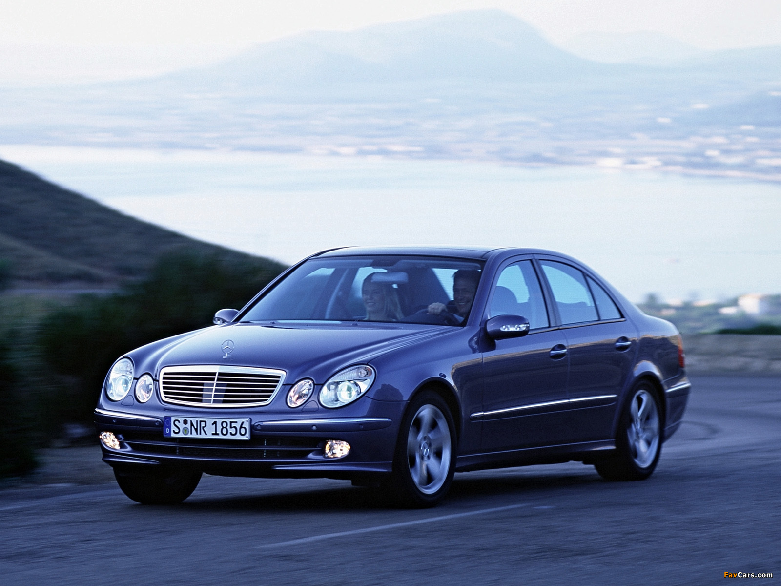 Pictures of Mercedes-Benz E 500 (W211) 2002–06 (1600 x 1200)