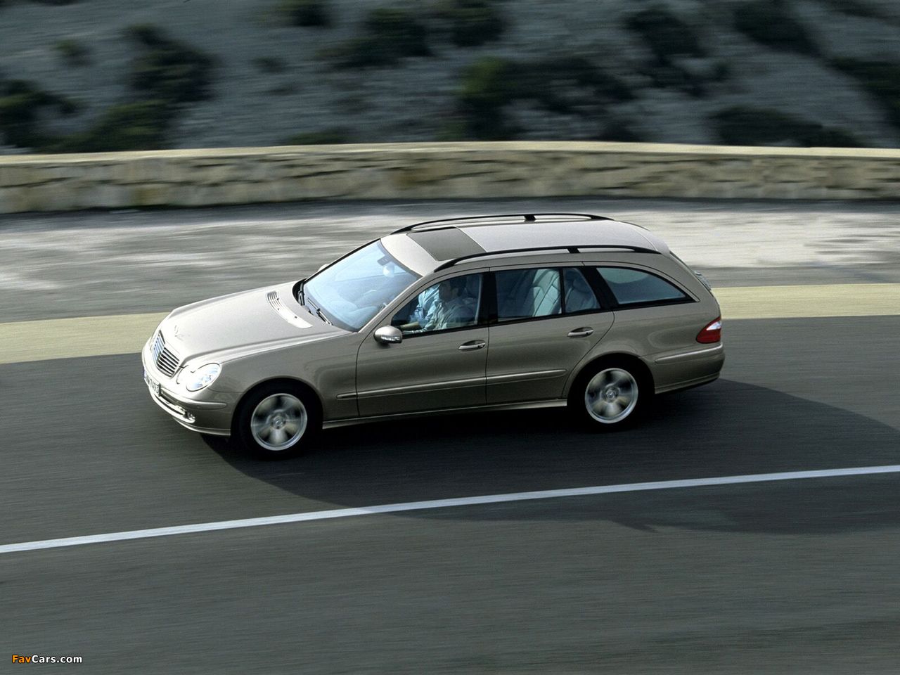 Pictures of Mercedes-Benz E 320 Estate (S211) 2002–06 (1280 x 960)