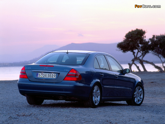 Pictures of Mercedes-Benz E 320 CDI (W211) 2002–06 (640 x 480)