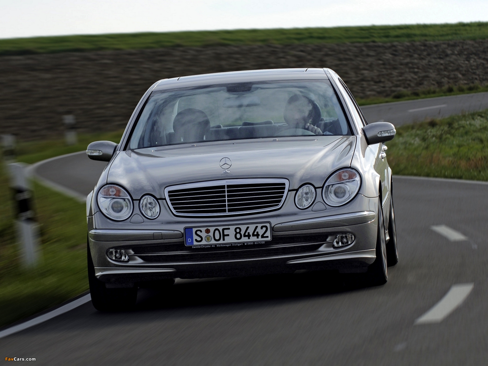 Pictures of Mercedes-Benz E 350 4MATIC (W211) 2004–06 (1600 x 1200)