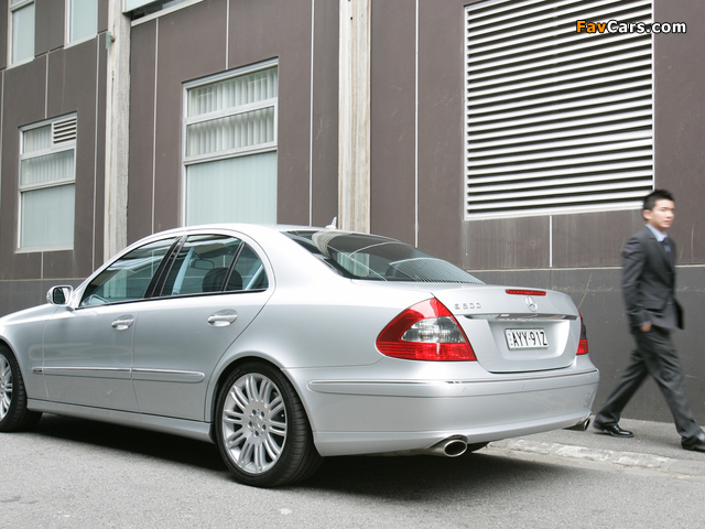 Pictures of Mercedes-Benz E 500 AU-spec (W211) 2006–09 (640 x 480)