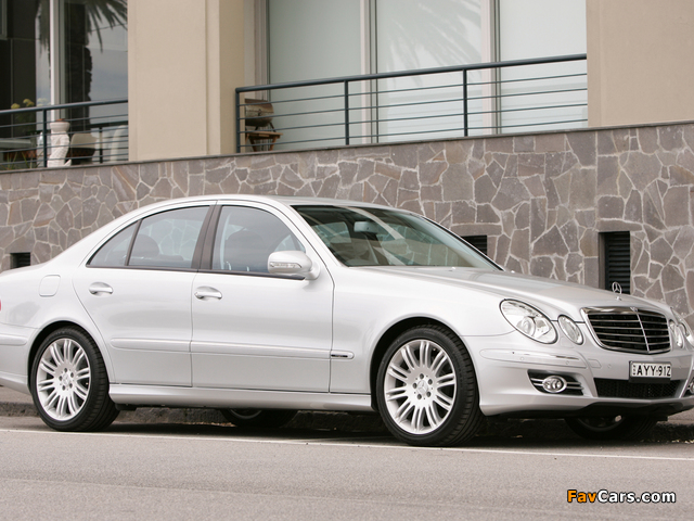 Pictures of Mercedes-Benz E 500 AU-spec (W211) 2006–09 (640 x 480)