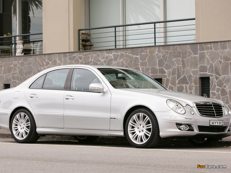 Pictures of Mercedes-Benz E 500 AU-spec (W211) 2006–09 (800 x 600)