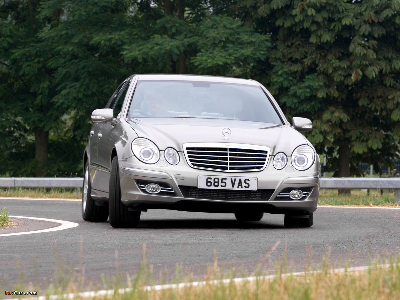 Pictures of Mercedes-Benz E 320 CDI UK-spec (W211) 2006–09 (1280 x 960)