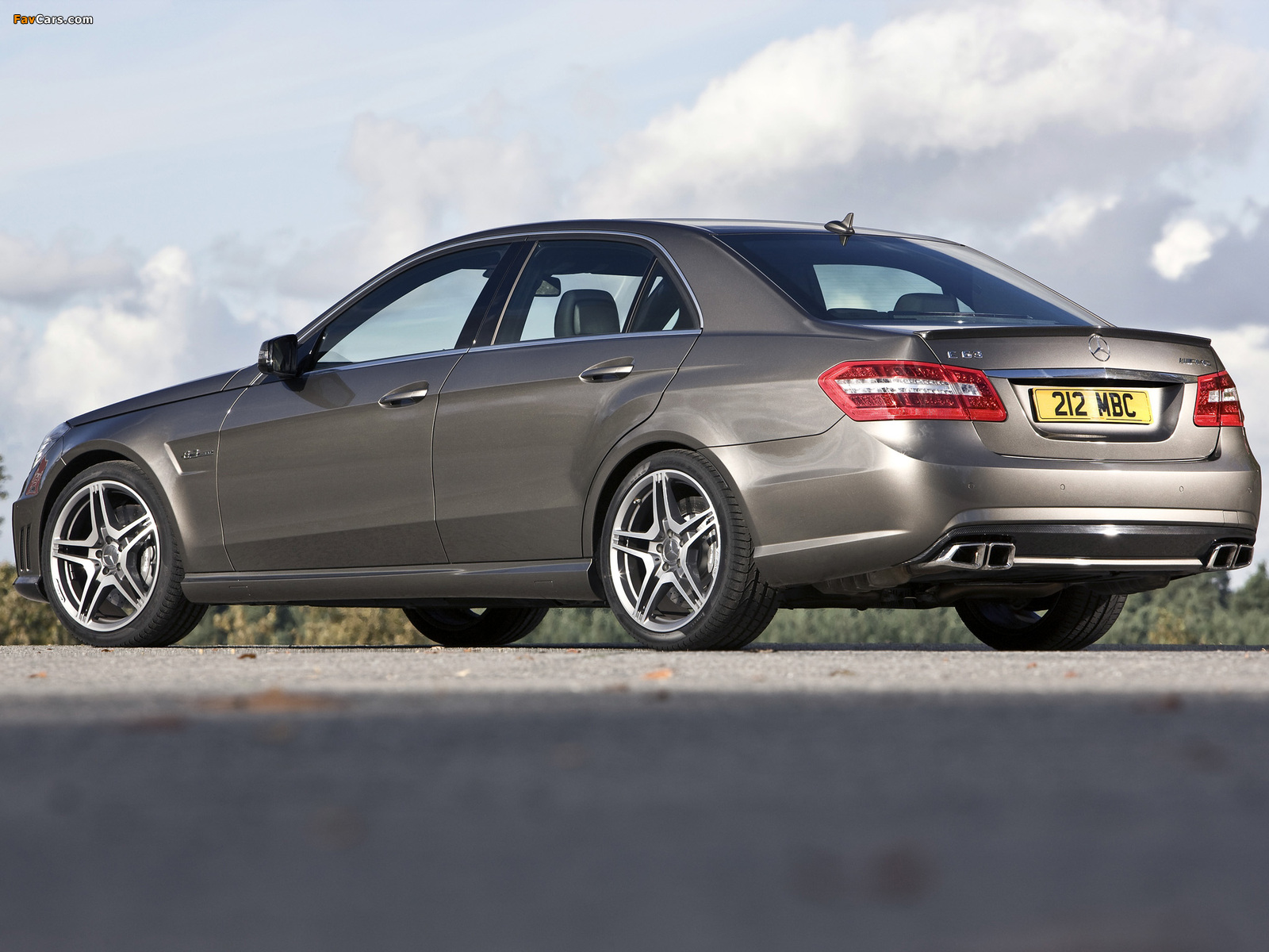 Pictures of Mercedes-Benz E 63 AMG UK-spec (W212) 2009–11 (1600 x 1200)