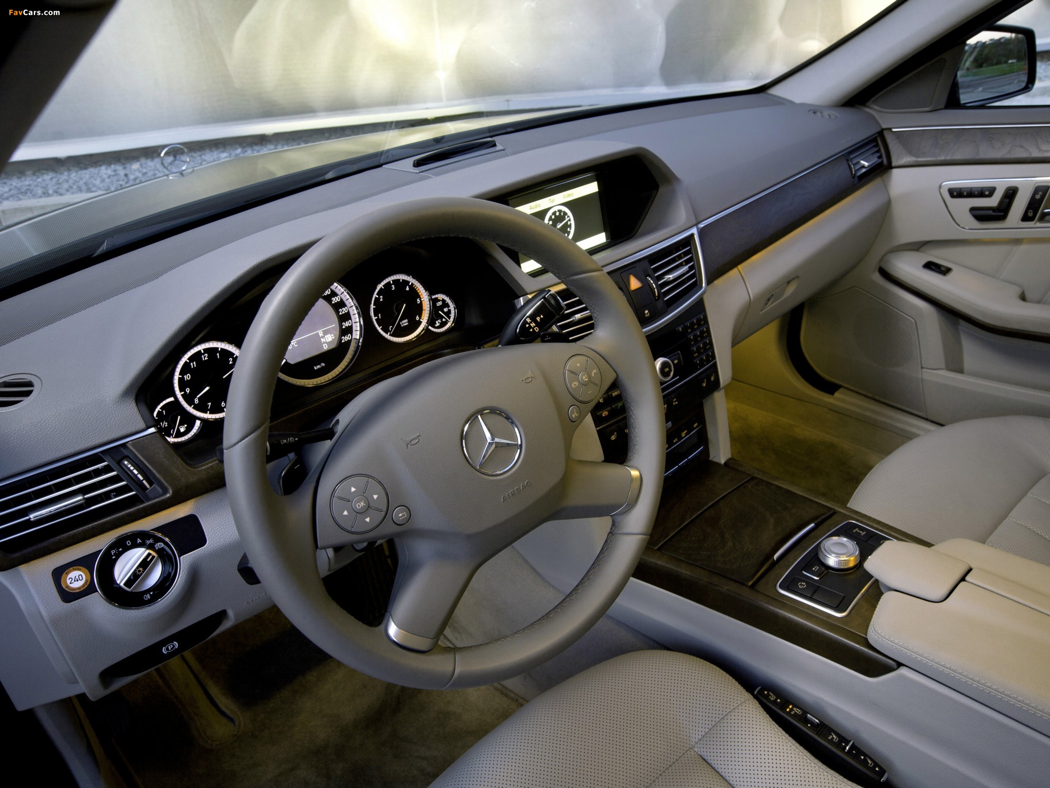 Pictures of Mercedes-Benz E-Klasse Guard (W212) 2009–12 (2048 x 1536)