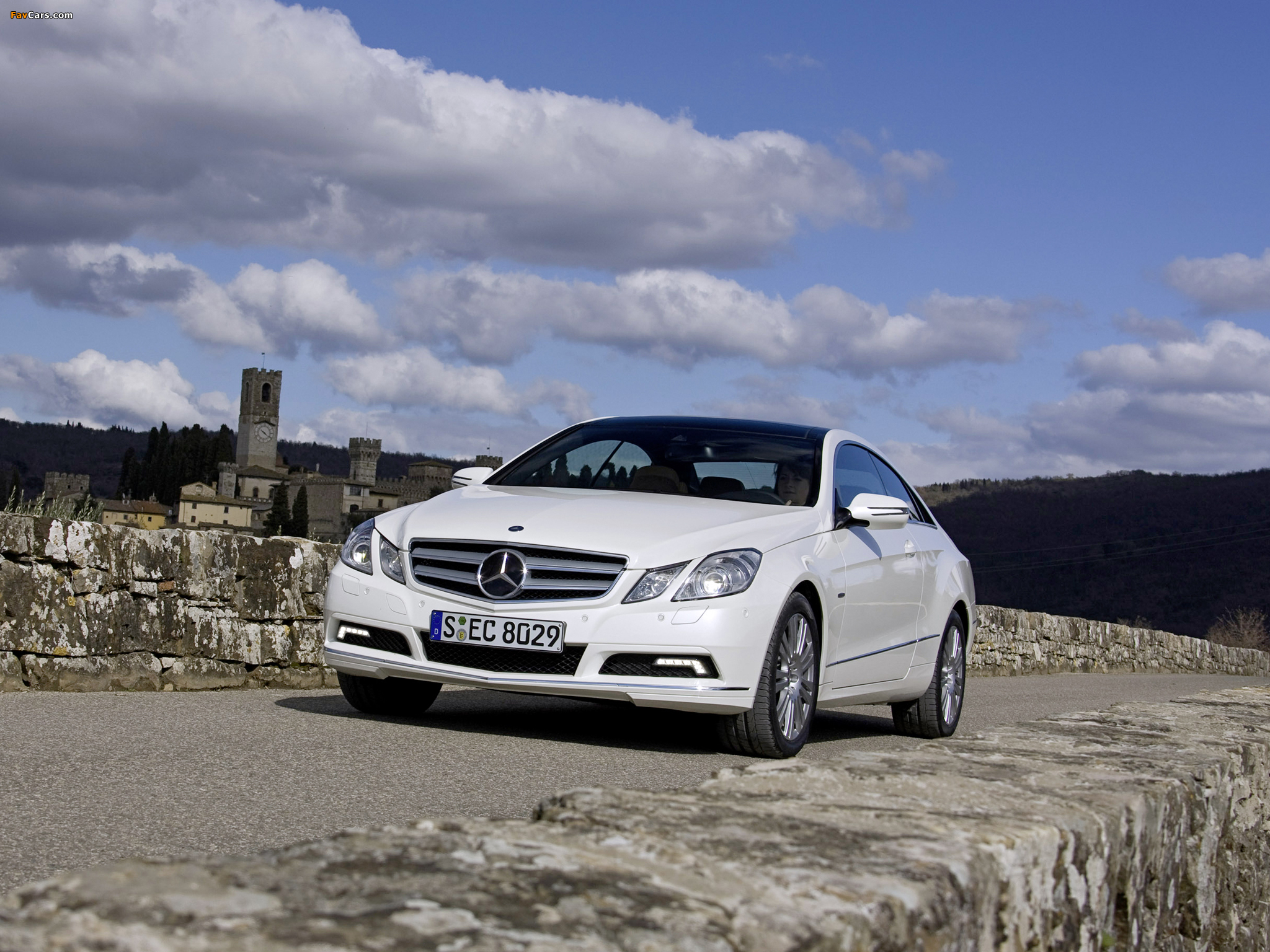 Pictures of Mercedes-Benz E 350 CGI Coupe (C207) 2009–12 (2048 x 1536)