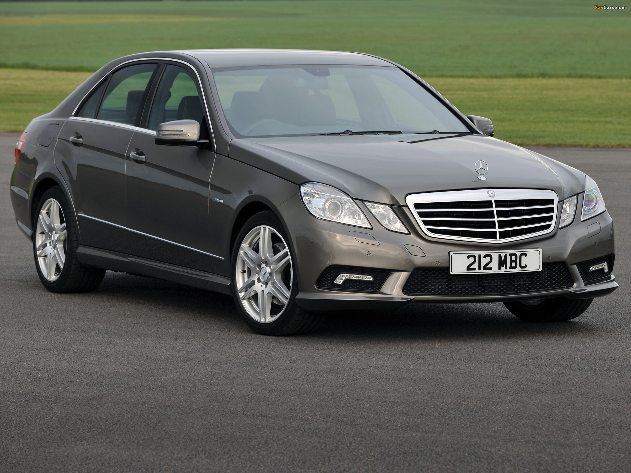 Pictures of Mercedes-Benz E 220 CDI AMG Sports Package UK-spec (W212) 2009–12 (2048 x 1536)