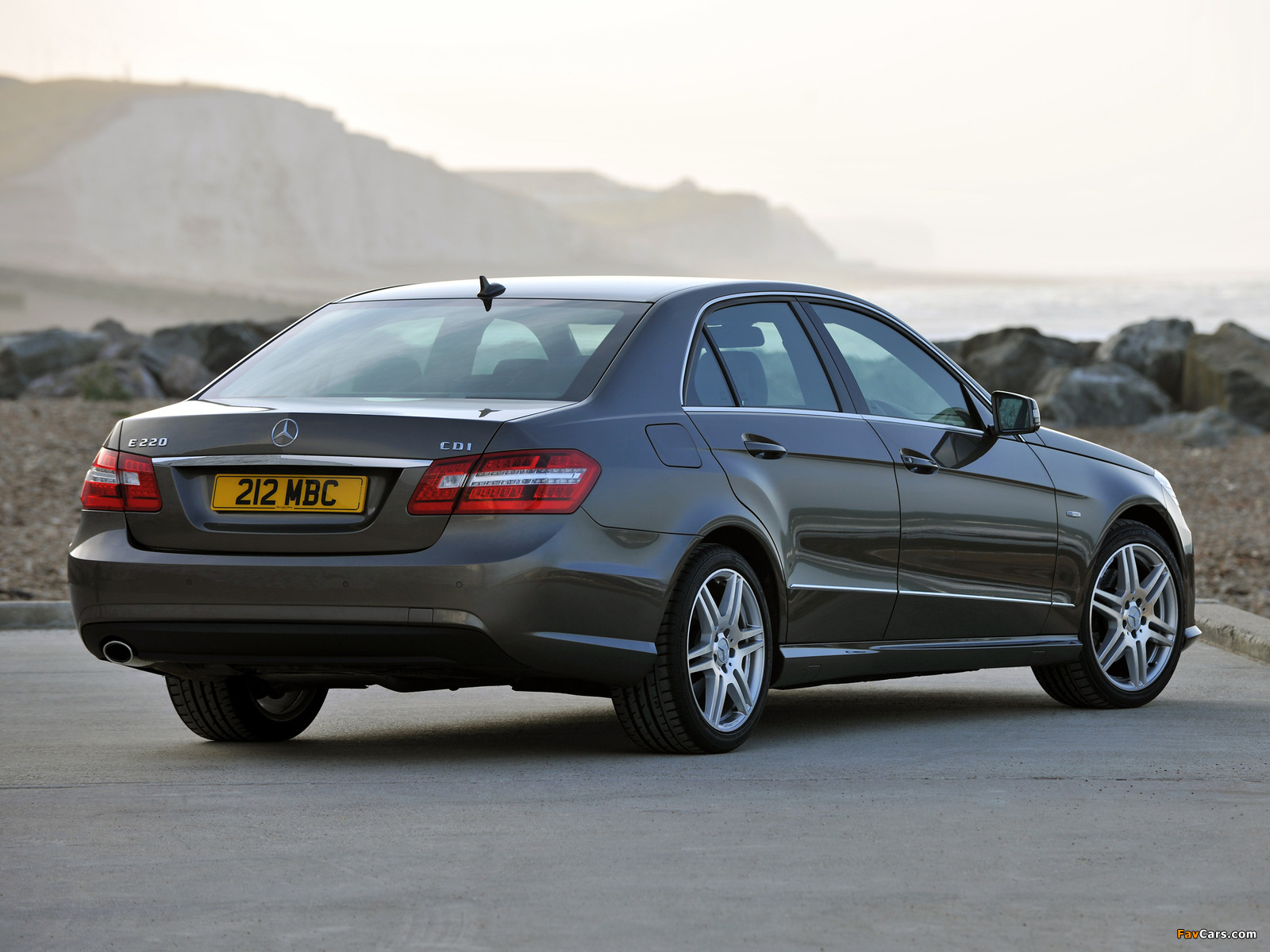 Pictures of Mercedes-Benz E 220 CDI AMG Sports Package UK-spec (W212) 2009–12 (1600 x 1200)