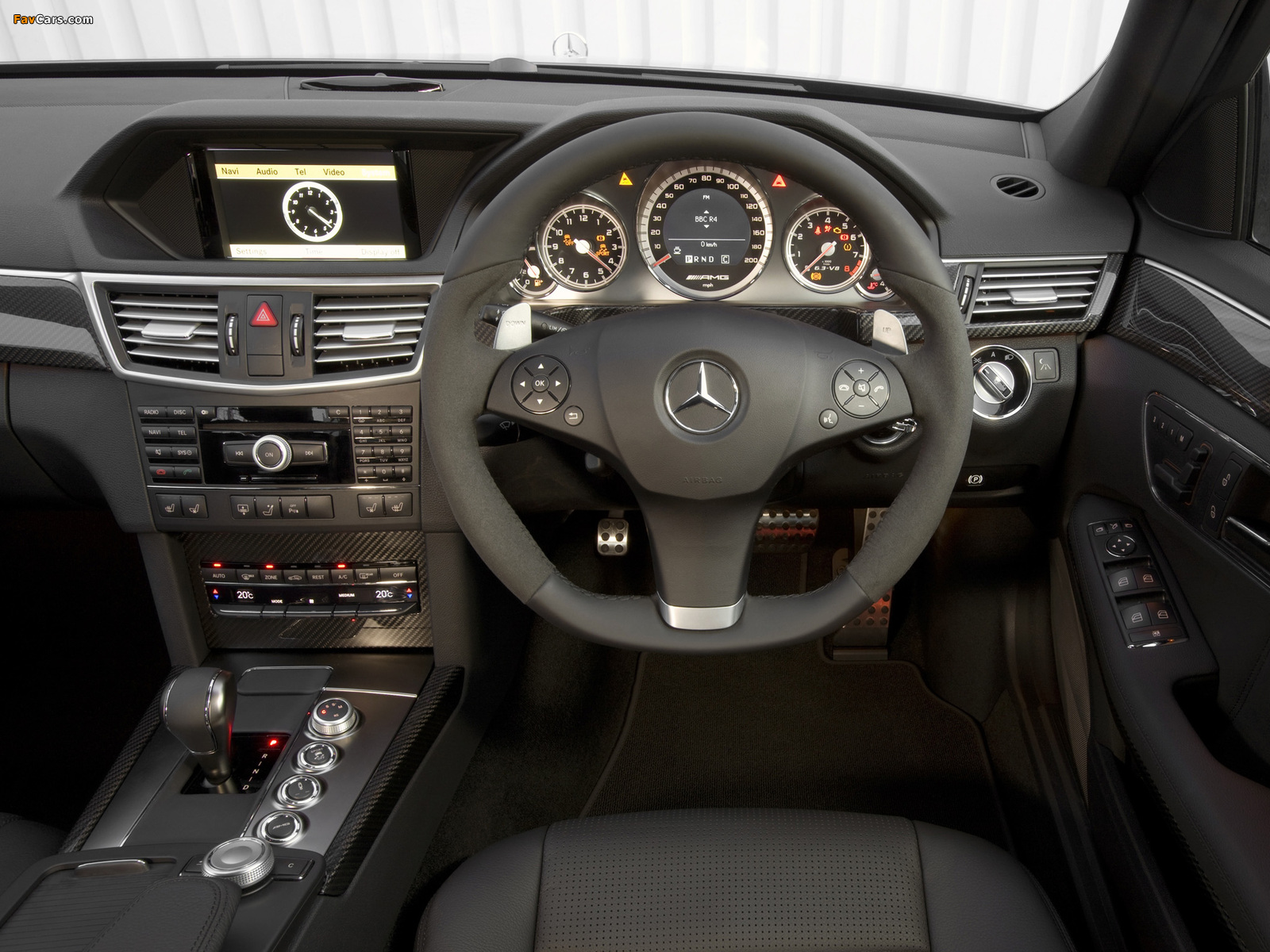 Pictures of Mercedes-Benz E 63 AMG UK-spec (W212) 2009–11 (1600 x 1200)