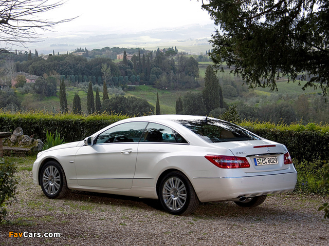 Pictures of Mercedes-Benz E 350 CGI Coupe (C207) 2009–12 (640 x 480)