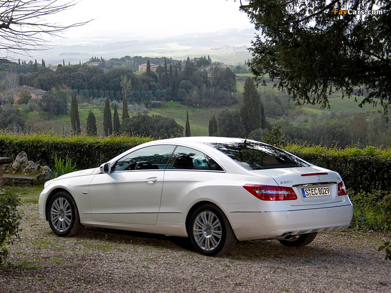 Pictures of Mercedes-Benz E 350 CGI Coupe (C207) 2009–12 (800 x 600)