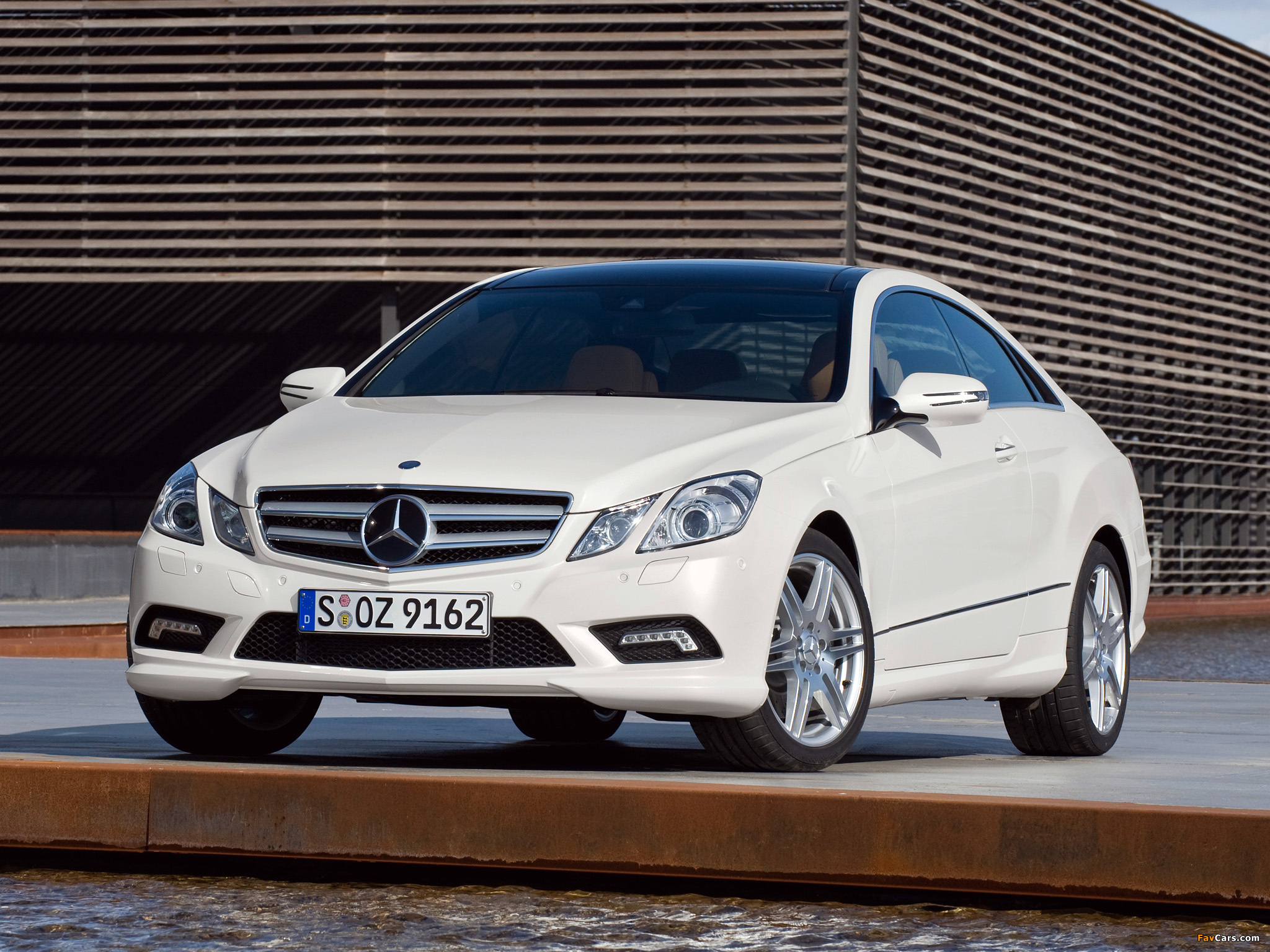 Pictures of Mercedes-Benz E 500 Coupe AMG Sports Package (C207) 2009–12 (2048 x 1536)
