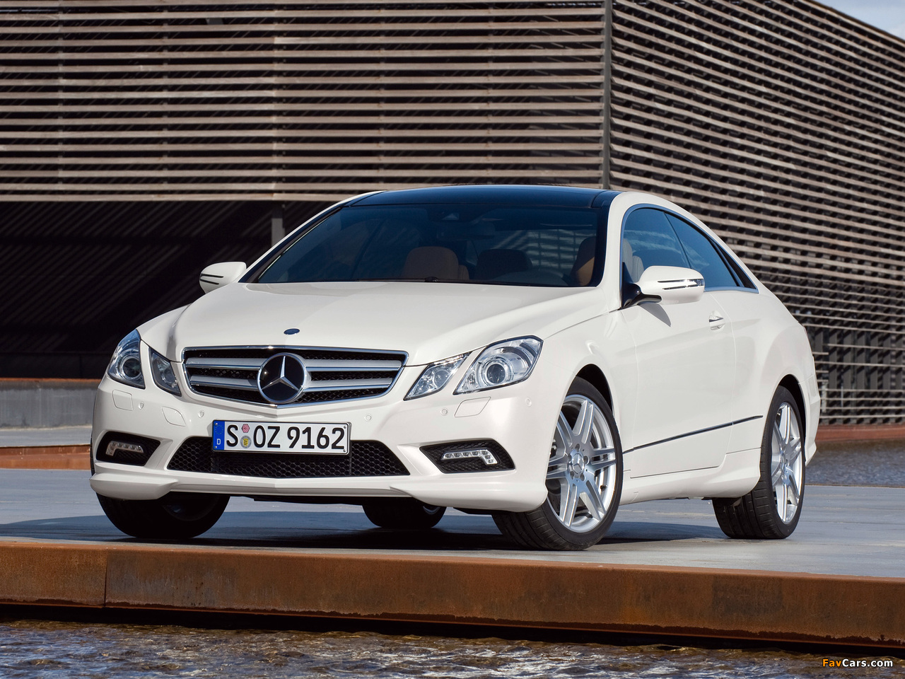 Pictures of Mercedes-Benz E 500 Coupe AMG Sports Package (C207) 2009–12 (1280 x 960)