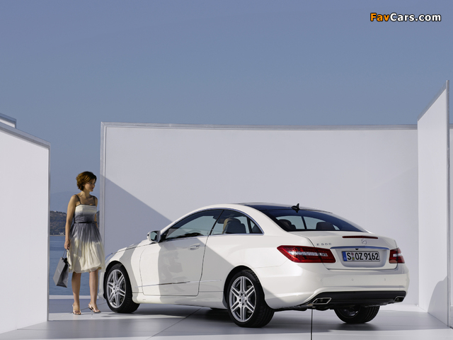 Pictures of Mercedes-Benz E 500 Coupe AMG Sports Package (C207) 2009–12 (640 x 480)