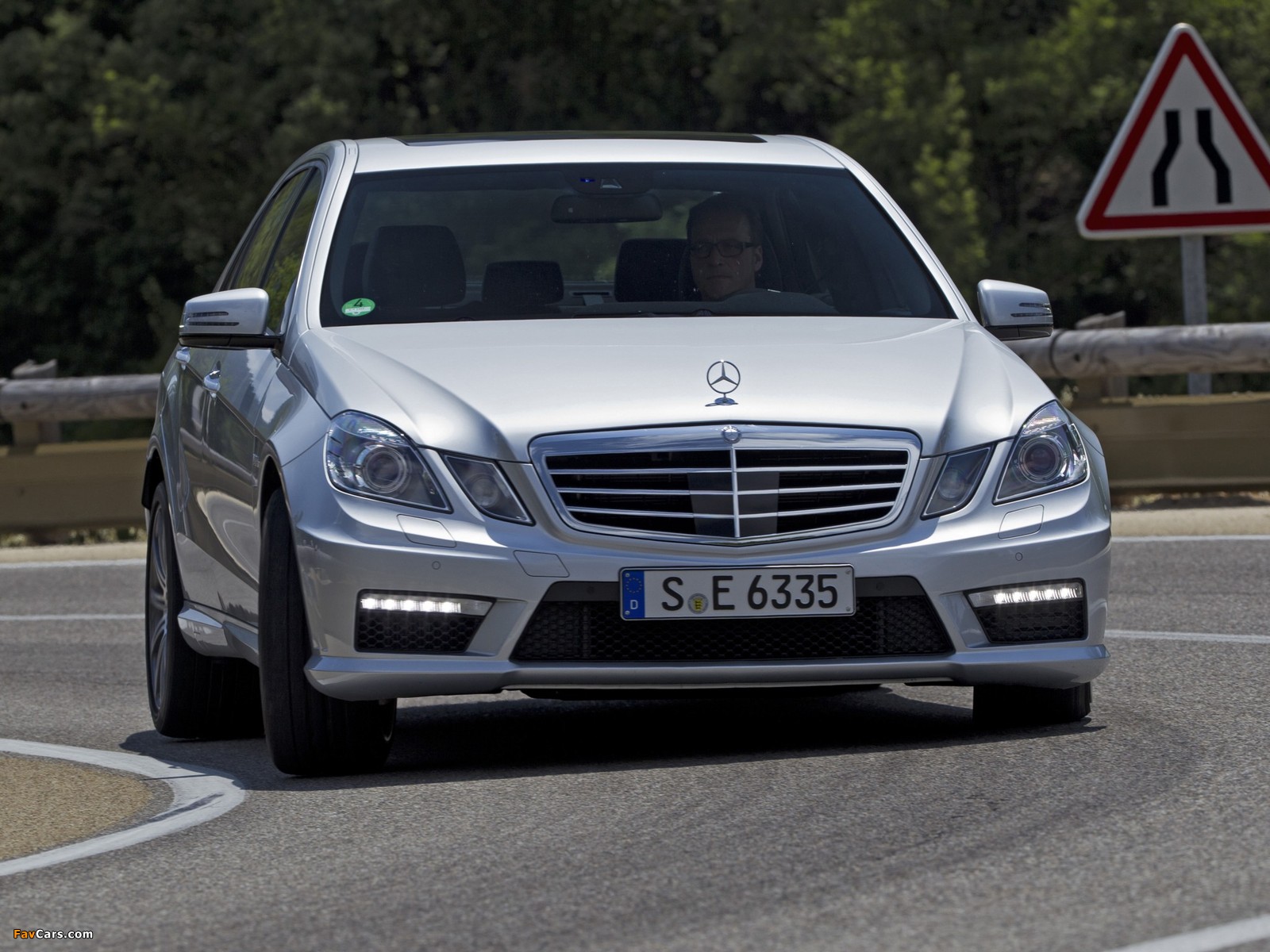Pictures of Mercedes-Benz E 63 AMG (W212) 2011–12 (1600 x 1200)