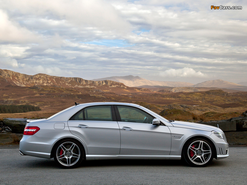 Pictures of Mercedes-Benz E 63 AMG UK-spec (W212) 2012 (800 x 600)