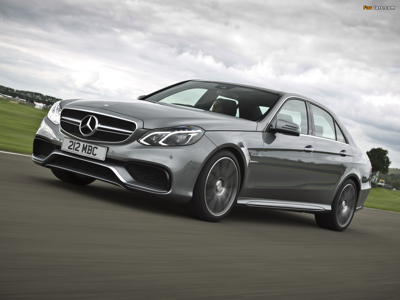 Pictures of Mercedes-Benz E 63 AMG UK-spec (W212) 2013 (1280 x 960)