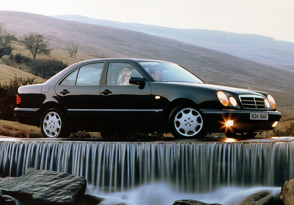 Mercedes-Benz E 200 UK-spec (W210) 1995–99 wallpapers