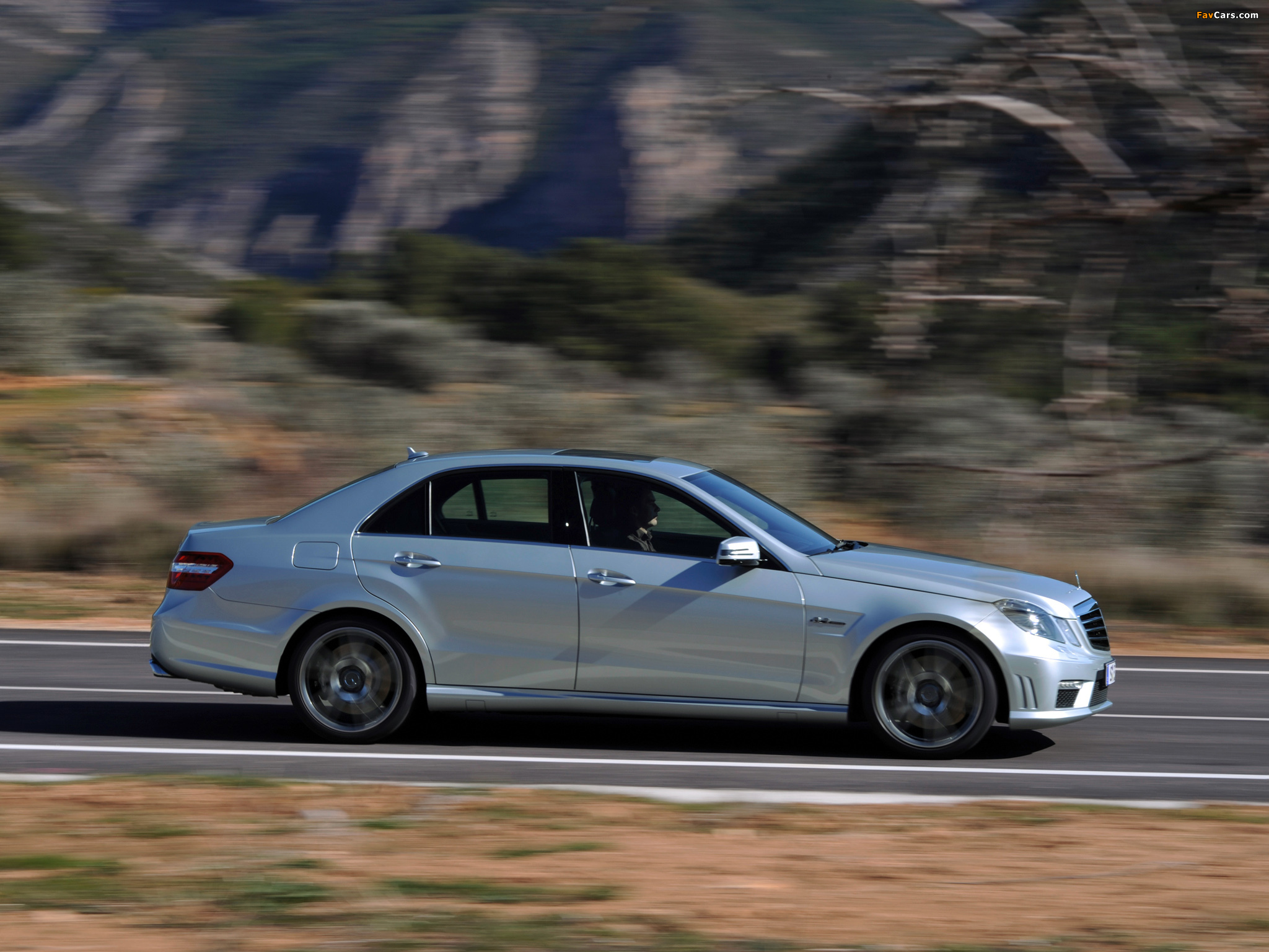 Mercedes-Benz E 63 AMG (W212) 2009–11 wallpapers (2048 x 1536)