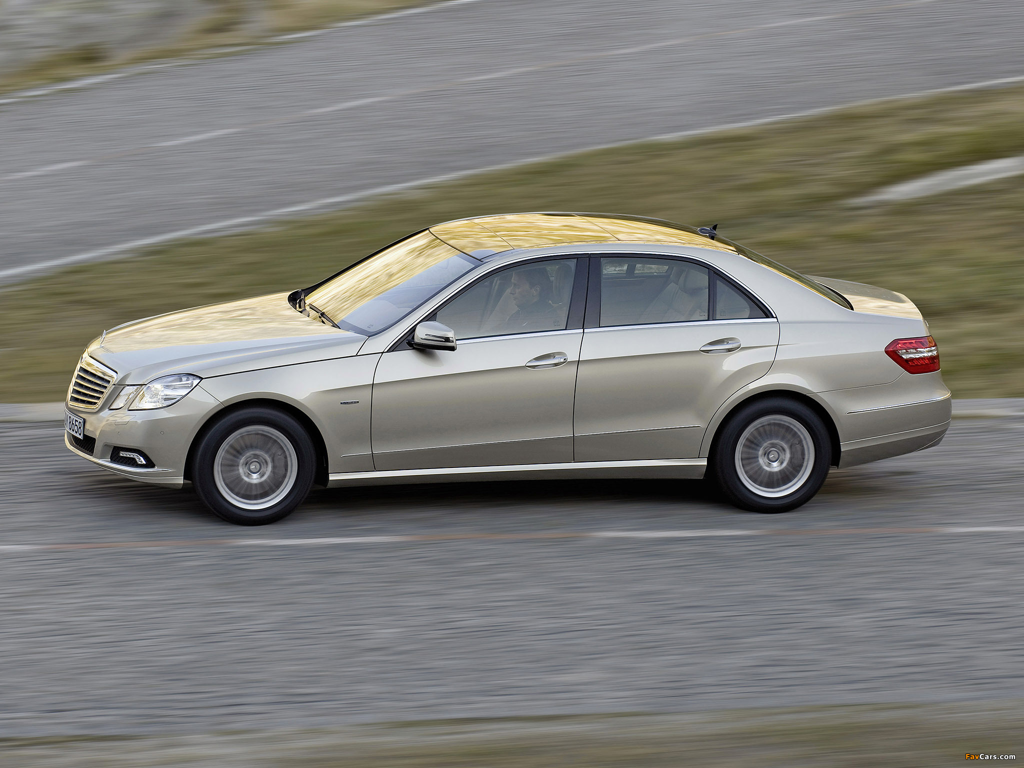 Mercedes-Benz E 350 CDI (W212) 2009–12 wallpapers (2048 x 1536)