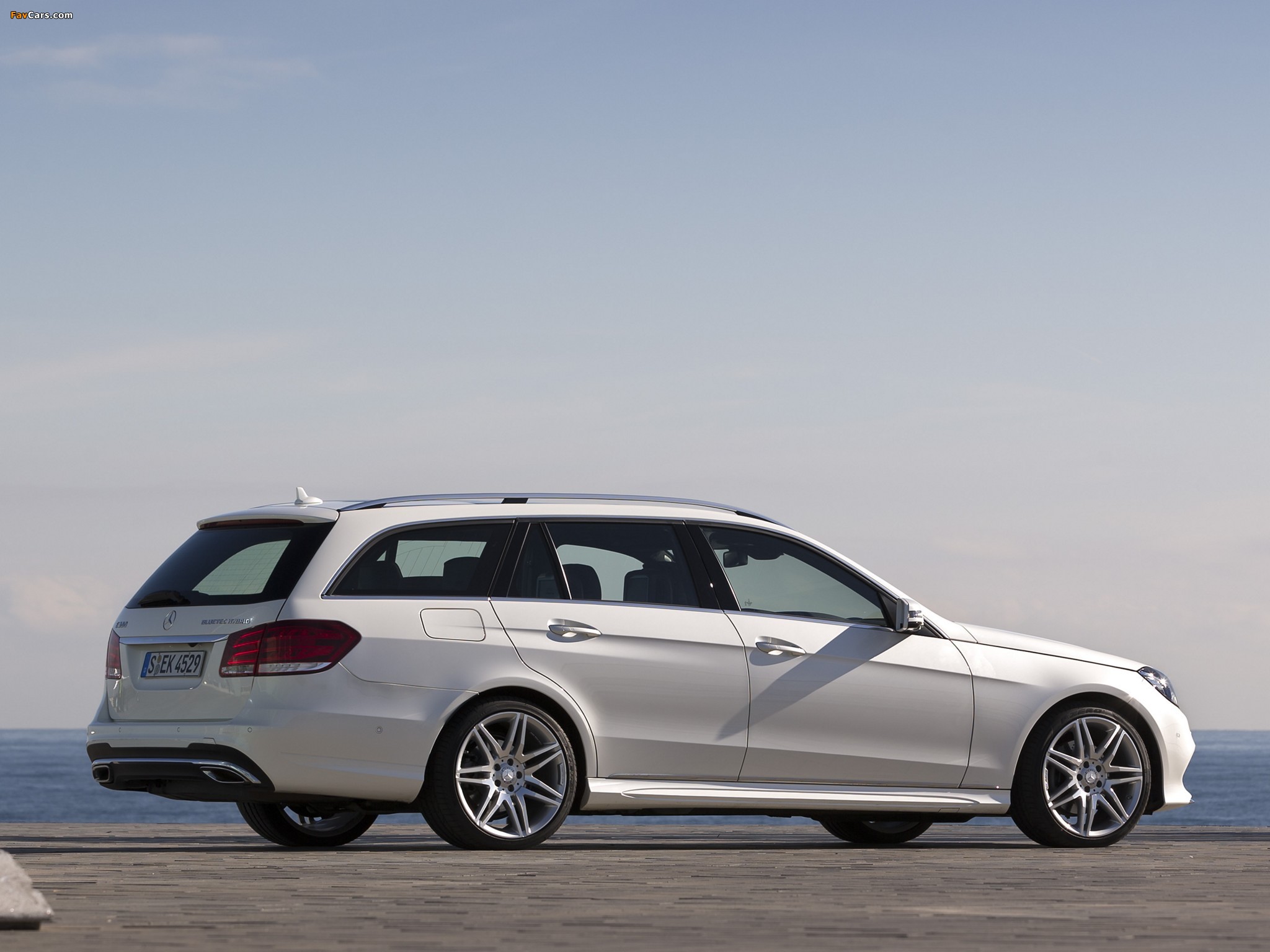 Mercedes-Benz E 300 BlueTec Hybrid AMG Sports Package Estate (S212) 2013 wallpapers (2048 x 1536)