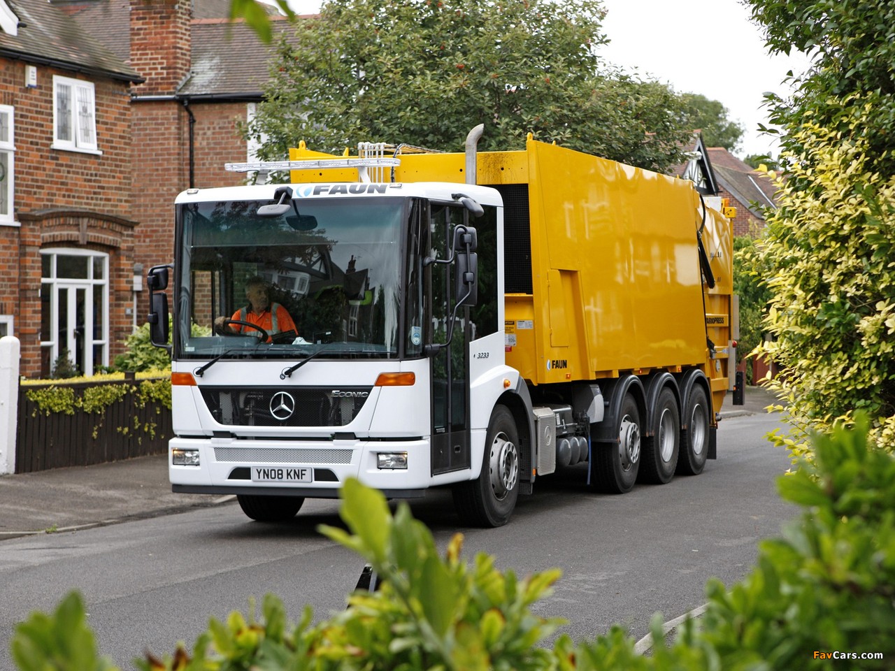 Images of Mercedes-Benz Econic 3233 Rolloffcon UK-spec 1999–2013 (1280 x 960)