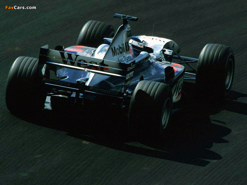 Images of McLaren Mercedes-Benz MP4-15 2000 (800 x 600)