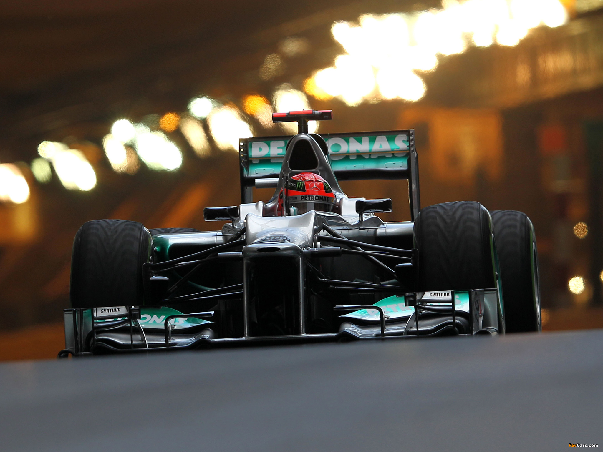 Водитель на гоночной трассе. Mercedes Petronas f1 Шумахер. MCLAREN f1 2012. Mercedes f1 2021 car.