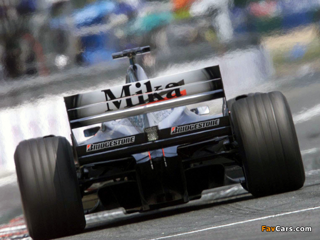 McLaren Mercedes-Benz MP4-15 2000 wallpapers (640 x 480)