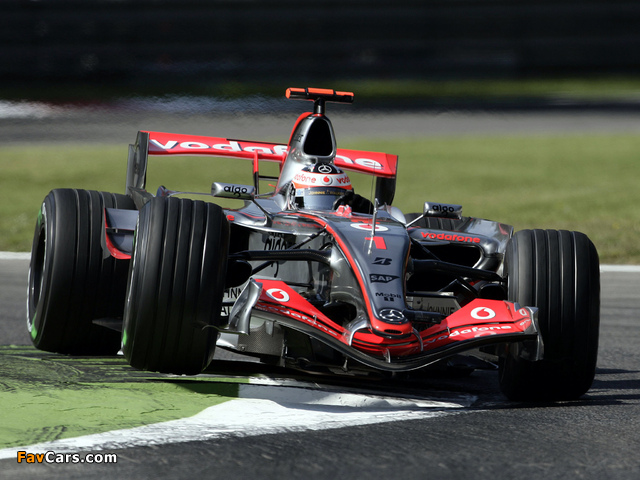 Photos of McLaren Mercedes-Benz MP4-22 2007 (640 x 480)