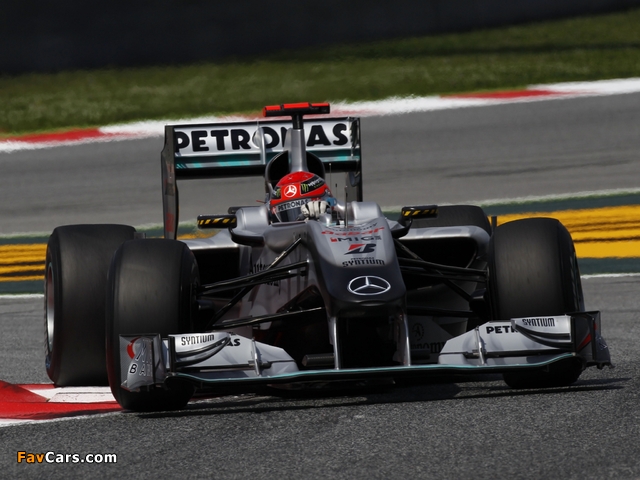 Photos of Mercedes GP MGP W01 2010 (640 x 480)