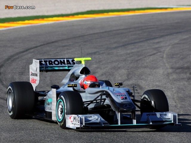 Photos of Mercedes GP MGP W01 2010 (640 x 480)