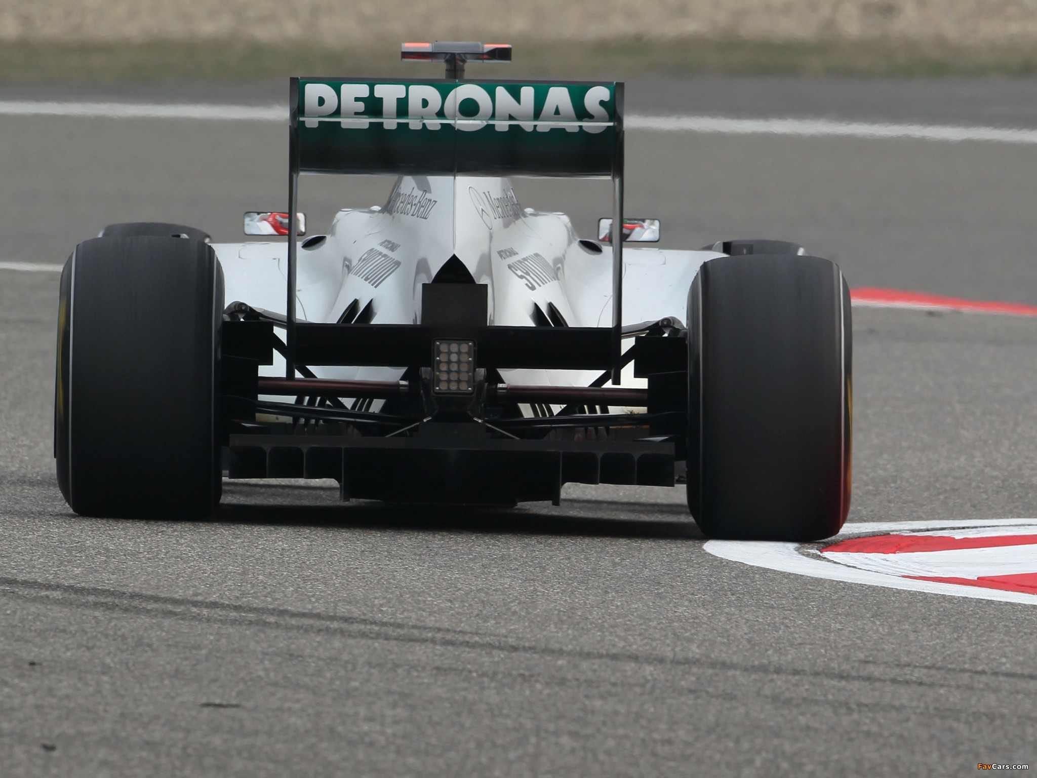 Photos of Mercedes GP MGP W02 2011 (2048 x 1536)