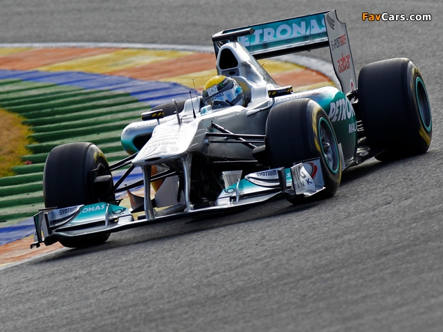 Photos of Mercedes GP MGP W02 2011 (640 x 480)