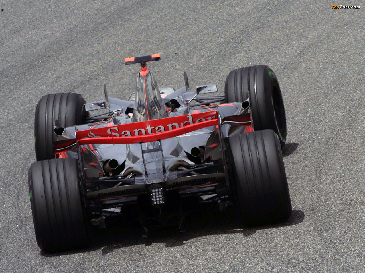 Pictures of McLaren Mercedes-Benz MP4-22 2007 (1280 x 960)