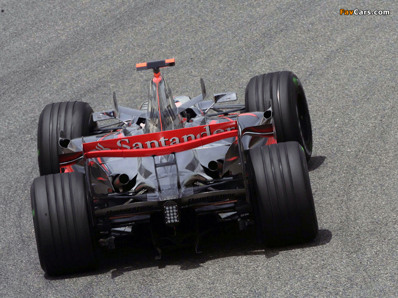 Pictures of McLaren Mercedes-Benz MP4-22 2007 (800 x 600)