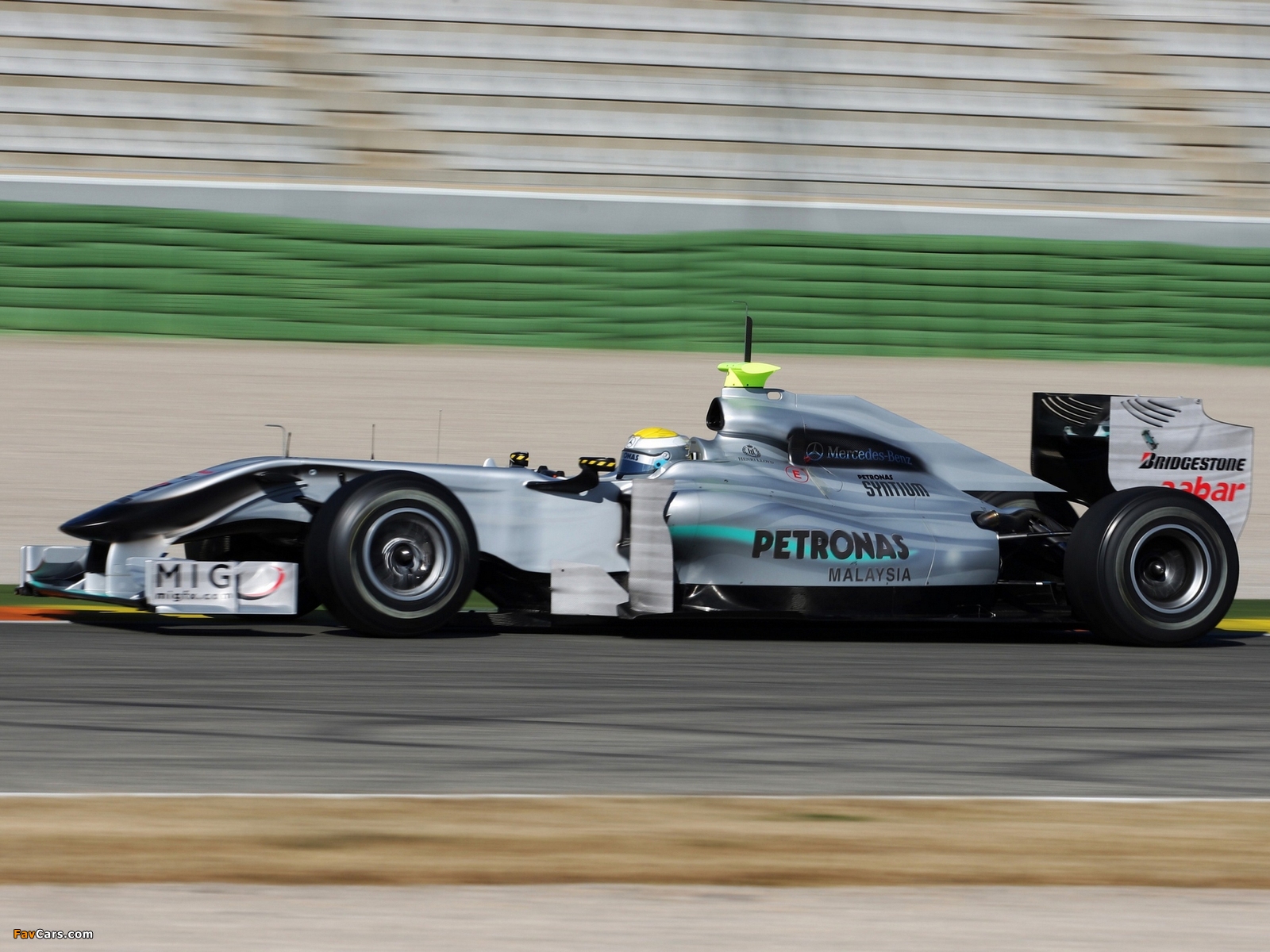 Pictures of Mercedes GP MGP W01 2010 (1600 x 1200)