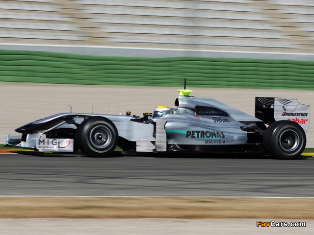Pictures of Mercedes GP MGP W01 2010 (640 x 480)