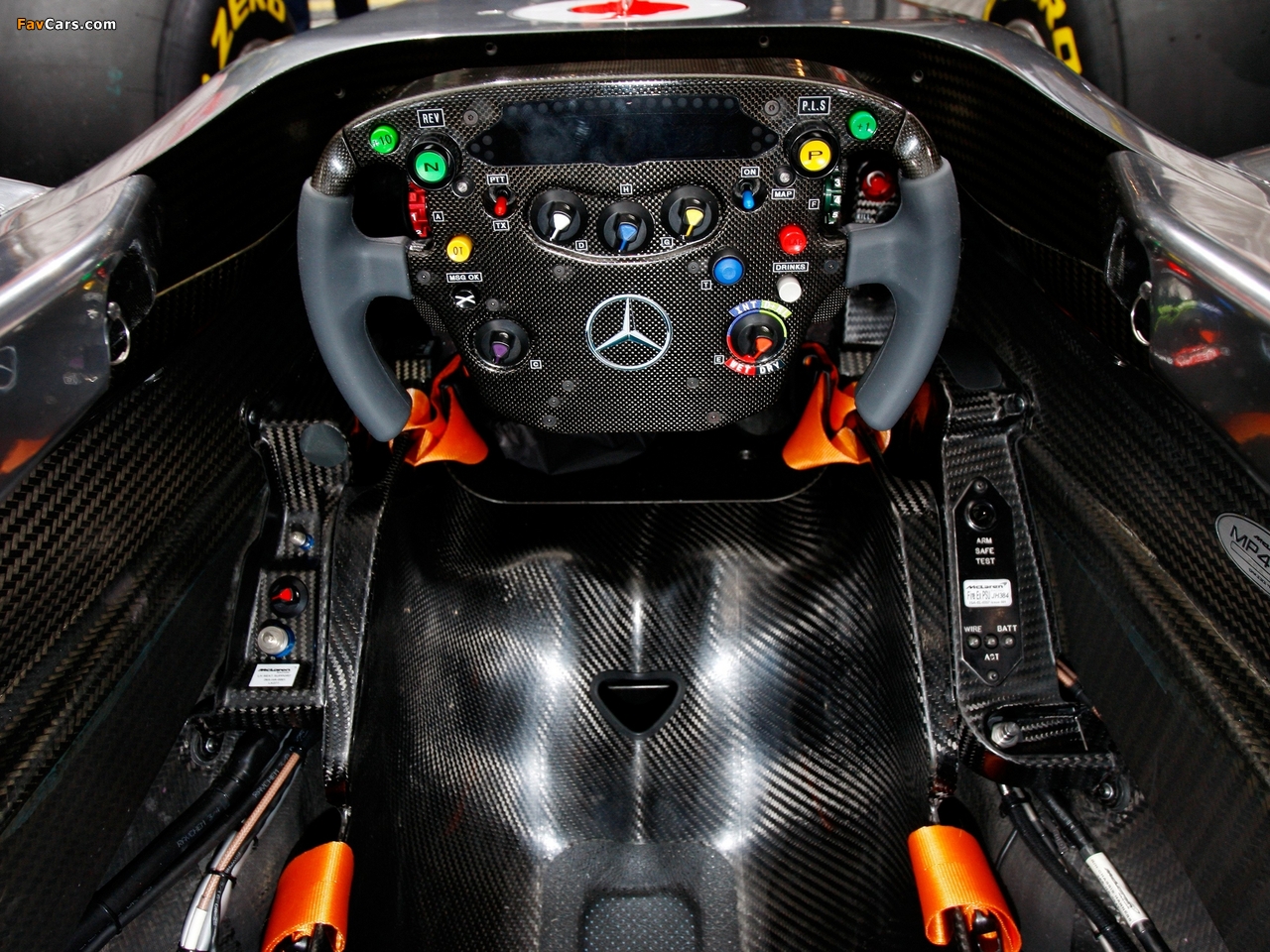 Pictures of McLaren Mercedes-Benz MP4-26 2011 (1280 x 960)