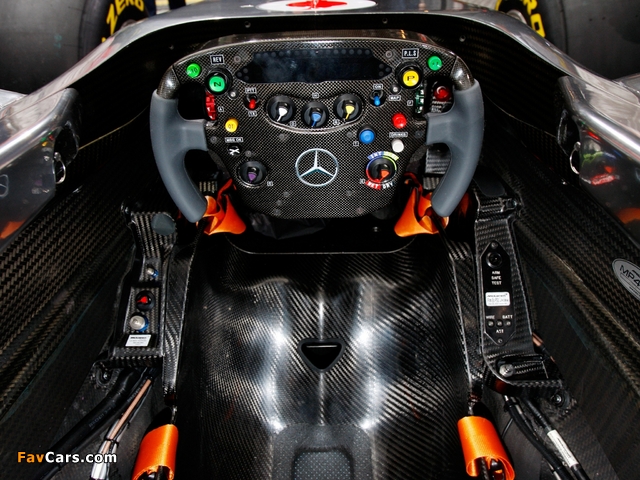 Pictures of McLaren Mercedes-Benz MP4-26 2011 (640 x 480)