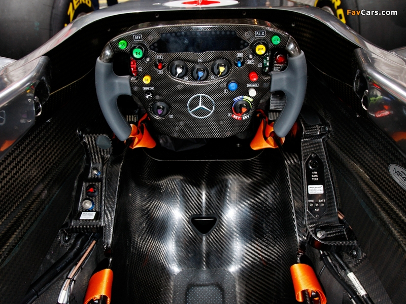 Pictures of McLaren Mercedes-Benz MP4-26 2011 (800 x 600)
