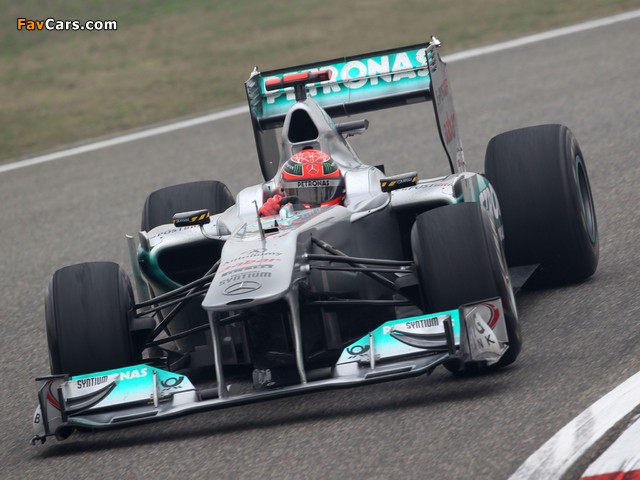 Pictures of Mercedes GP MGP W02 2011 (640 x 480)