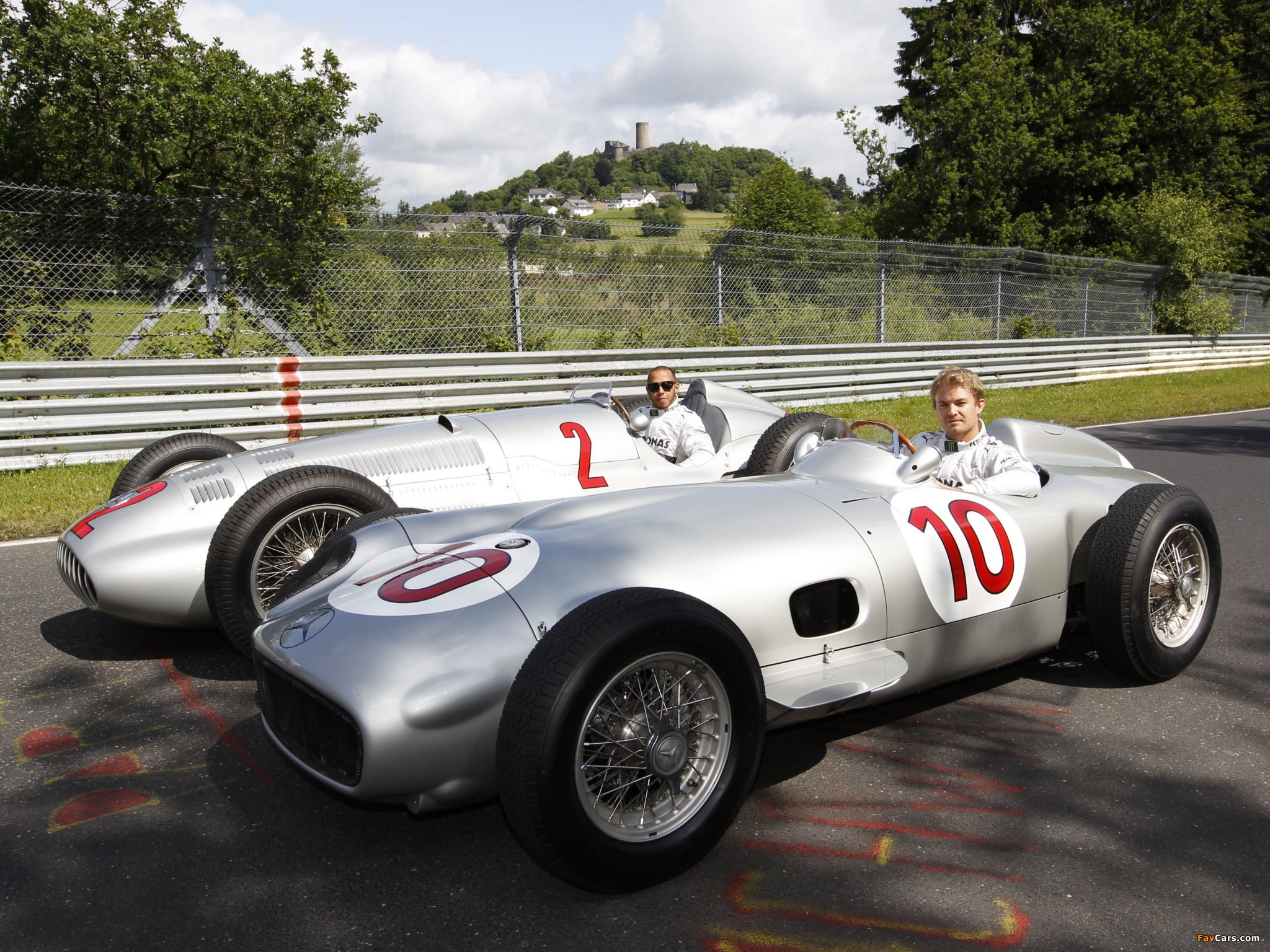 Images of Mercedes-Benz Formula Racing Car (2048 x 1536)